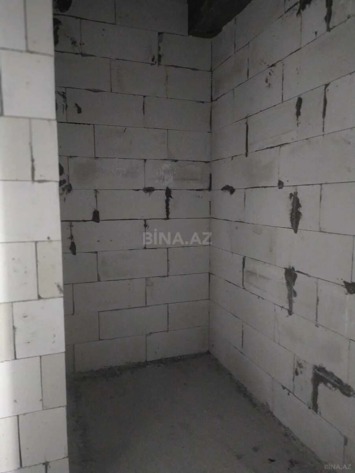 Satılır 2 otaqlı mənzil 77 m²