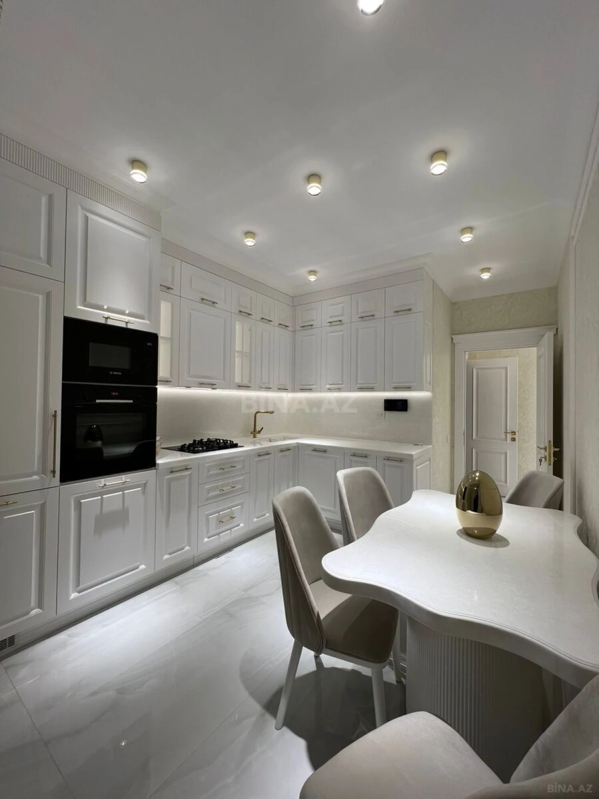 Kirayə verilir 3 otaqlı mənzil 147 m²