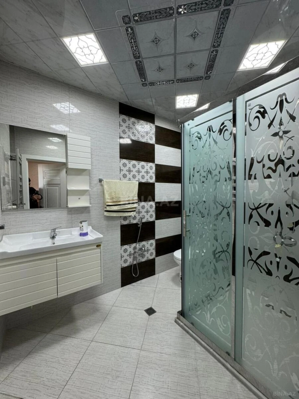 Satılır 2 otaqlı mənzil 87 m²