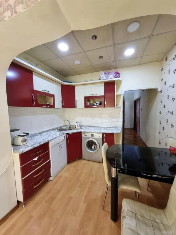 Satılır 4 otaqlı mənzil 100 m²