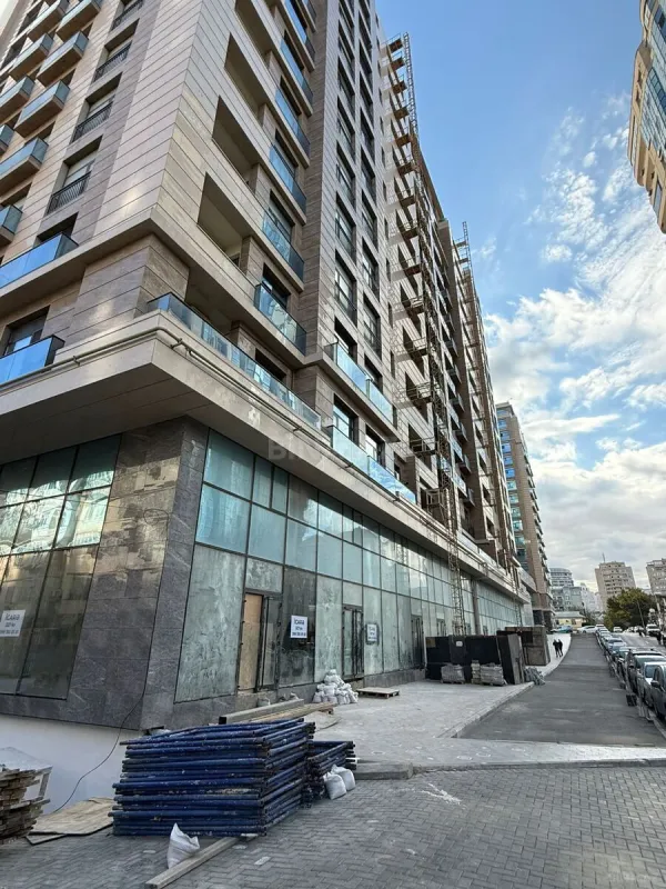 Satılır obyekt 174 m²