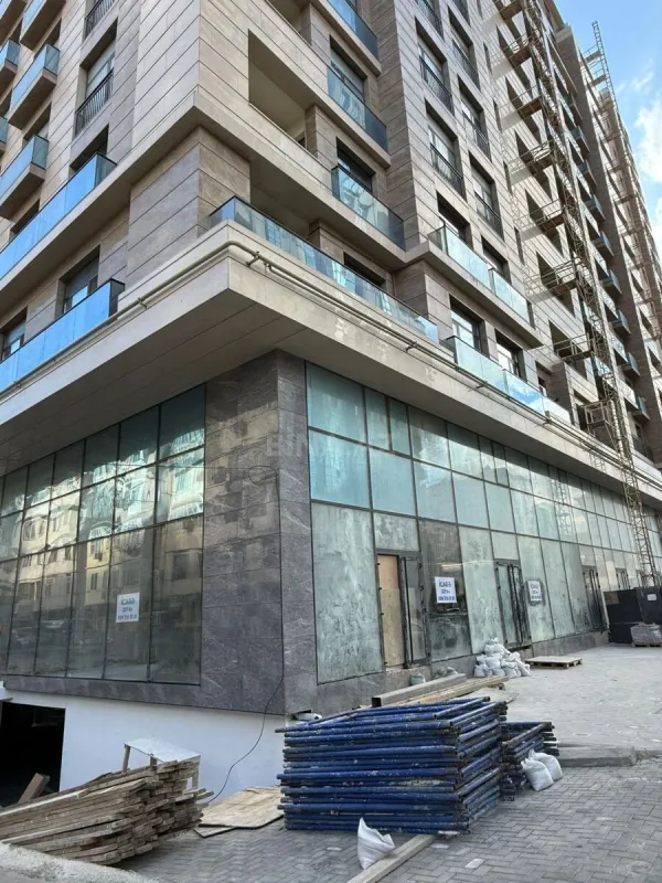 Satılır obyekt 174 m²
