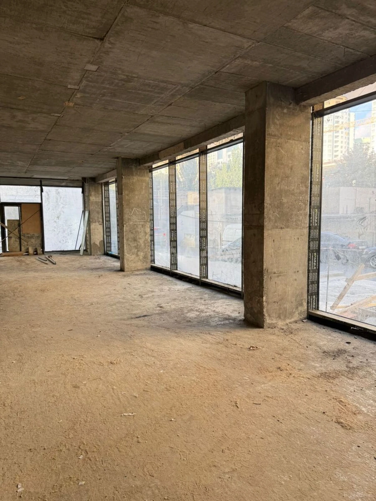 Satılır obyekt 174 m²