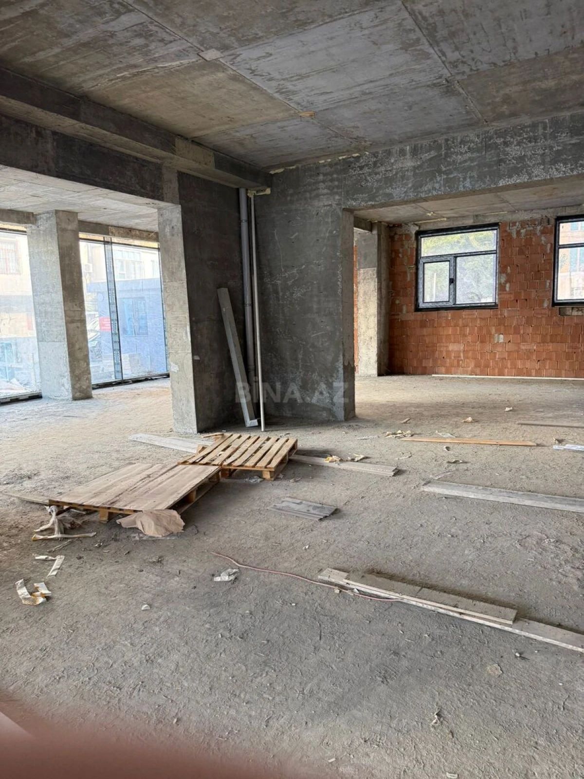 Satılır obyekt 174 m²