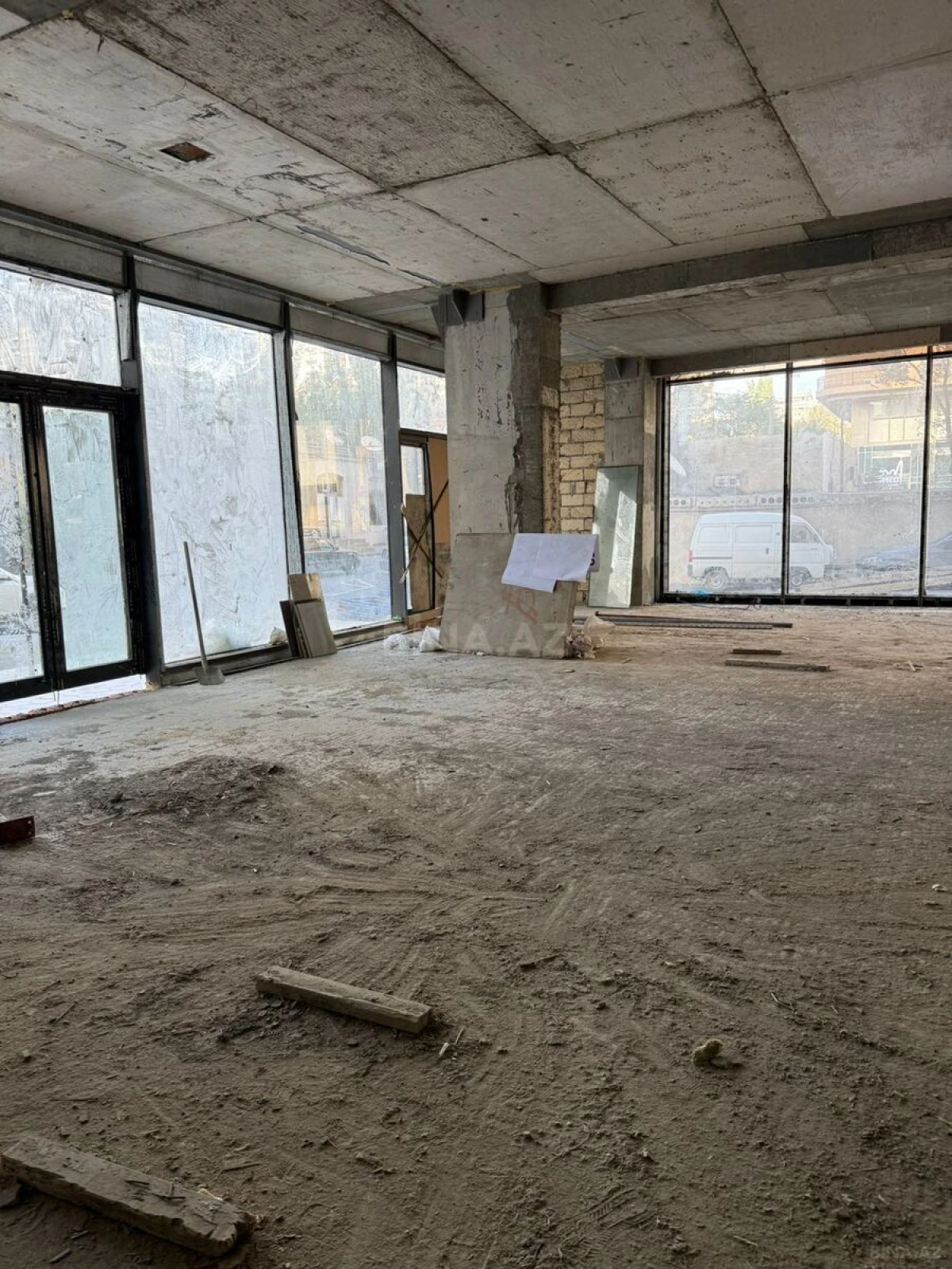 Satılır obyekt 174 m²