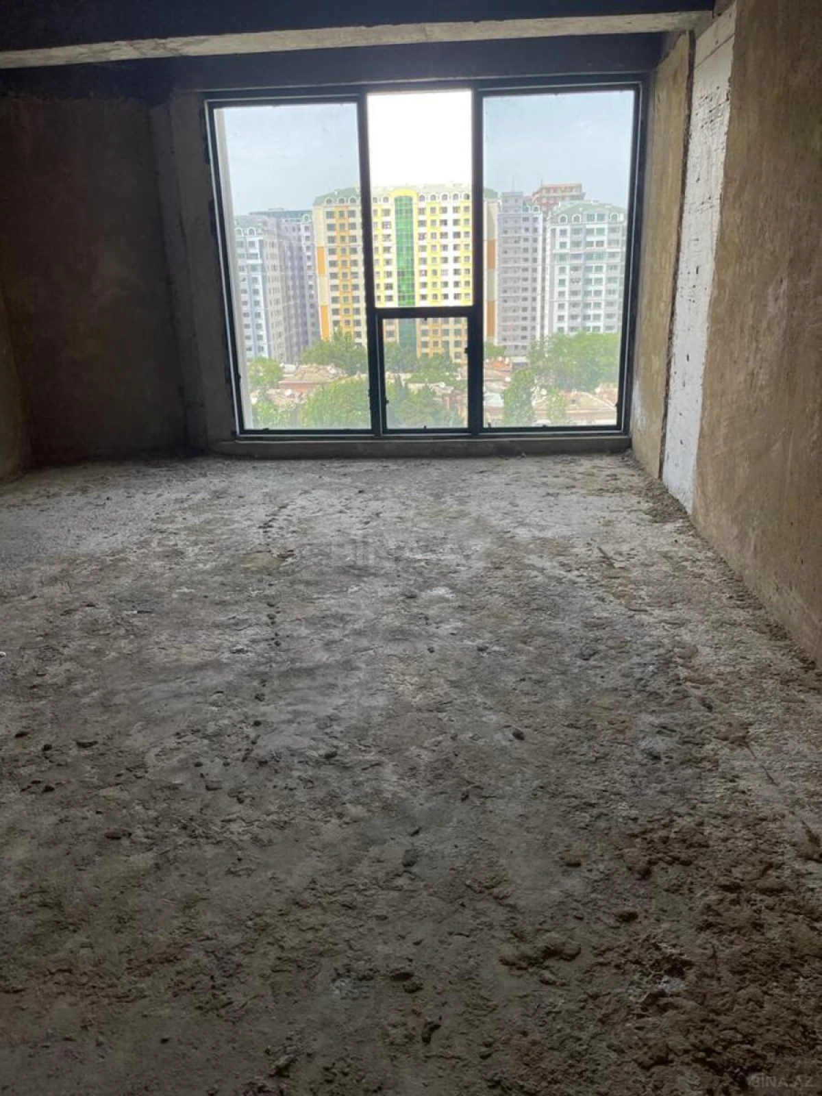 Satılır 4 otaqlı mənzil 148.9 m²