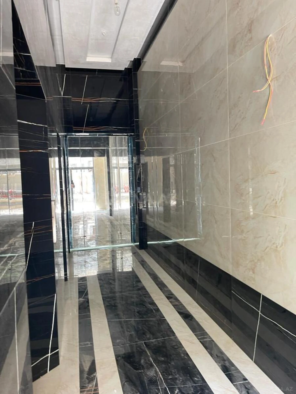 Satılır 4 otaqlı mənzil 148.9 m²