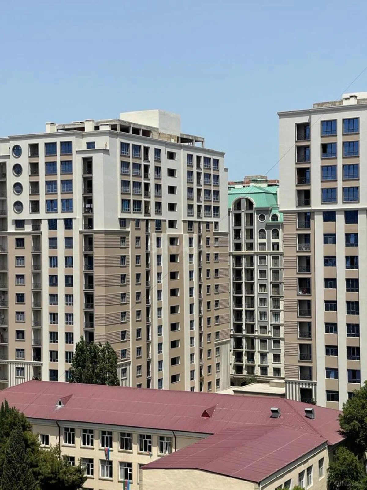 Satılır 4 otaqlı mənzil 148.9 m²