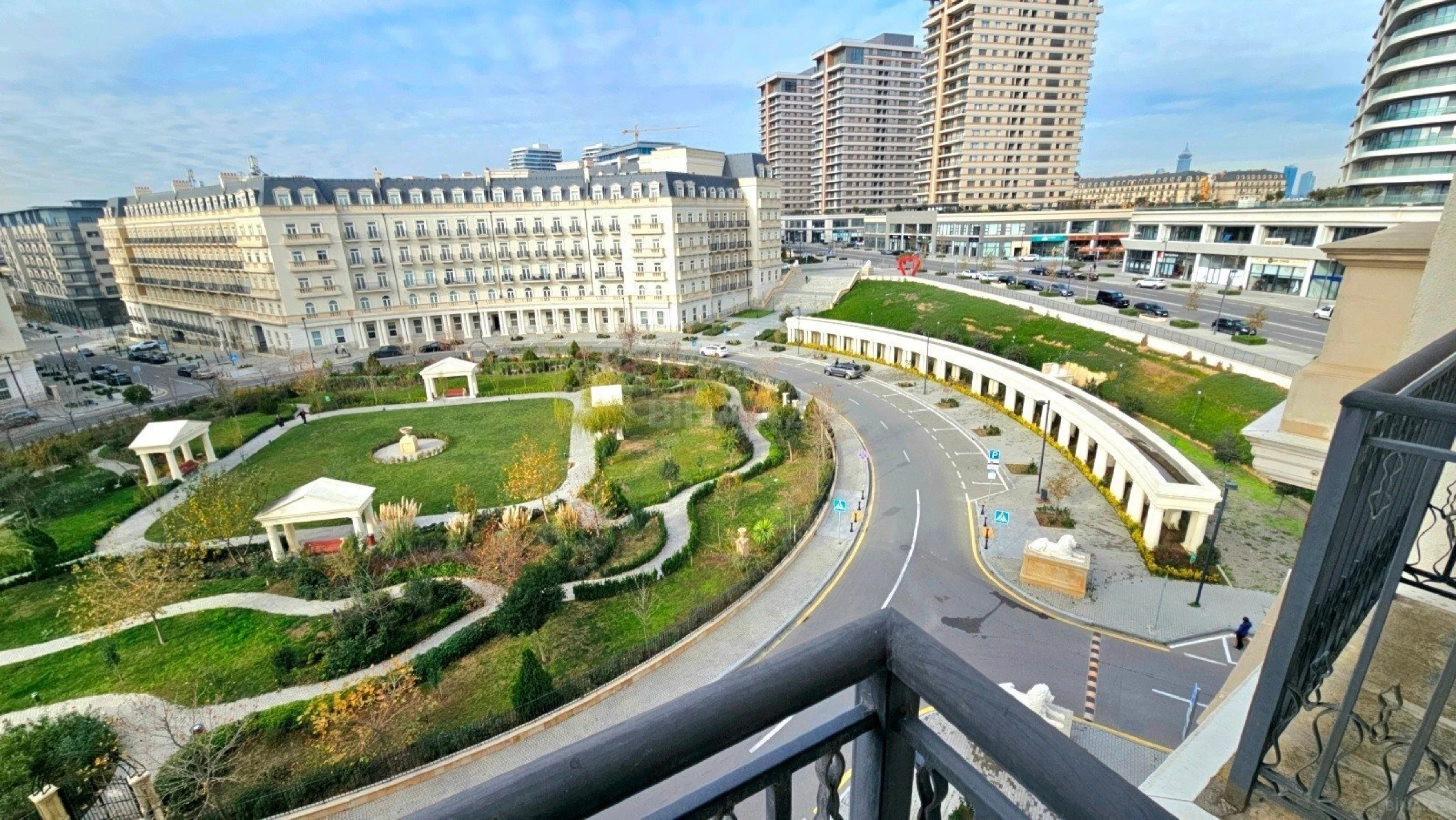 Satılır 5 otaqlı mənzil 231 m²