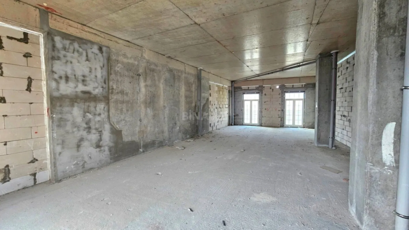 Satılır 5 otaqlı mənzil 231 m²