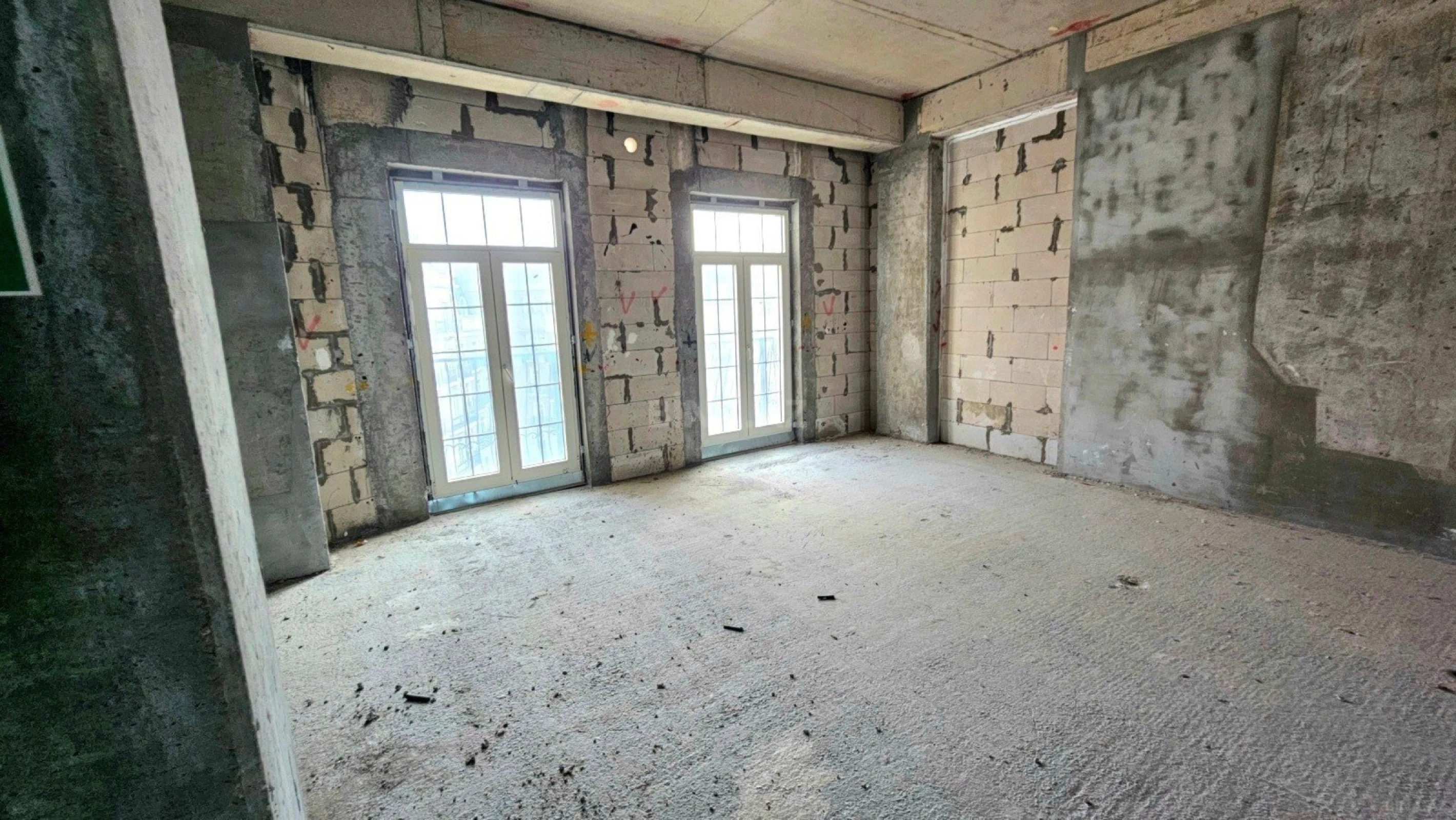 Satılır 5 otaqlı mənzil 231 m²