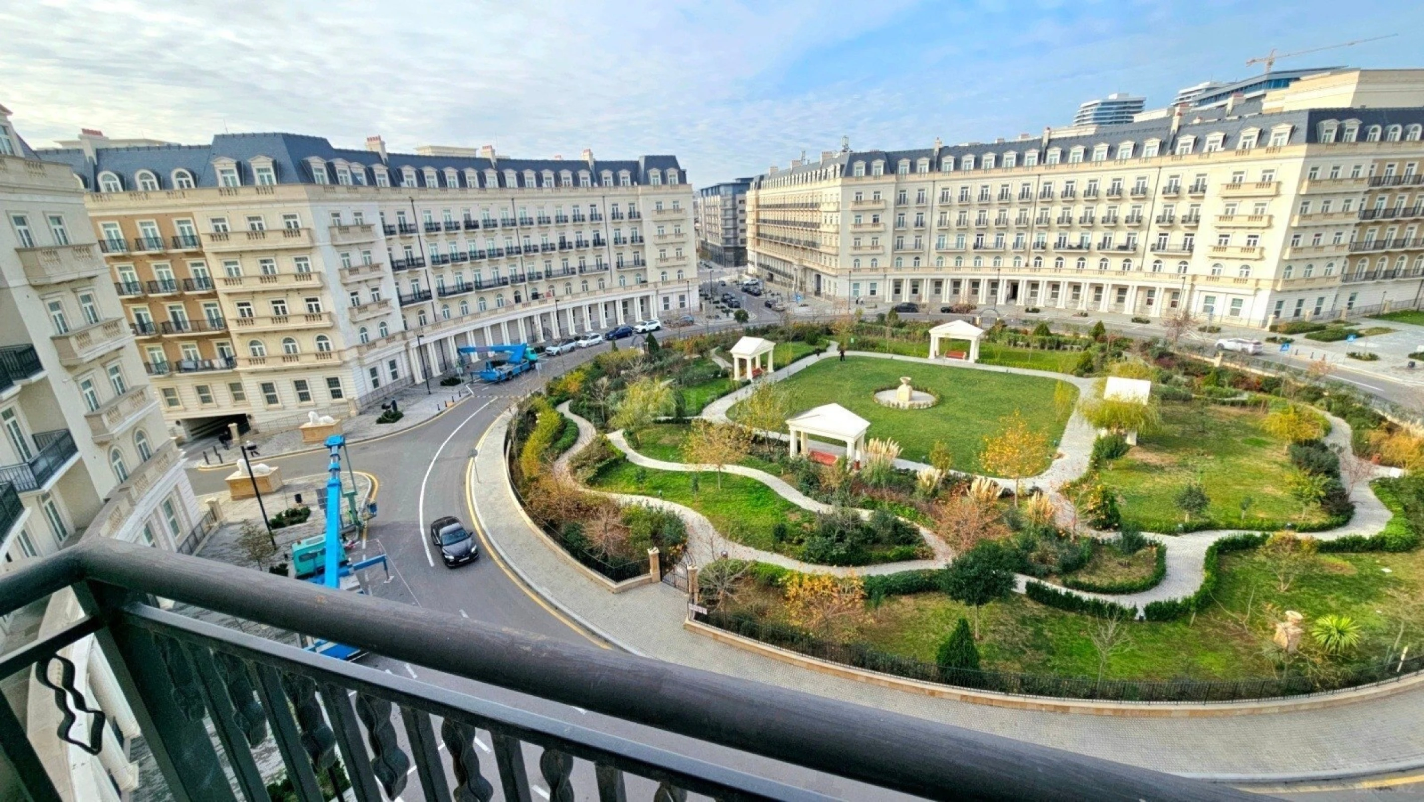 Satılır 5 otaqlı mənzil 231 m²