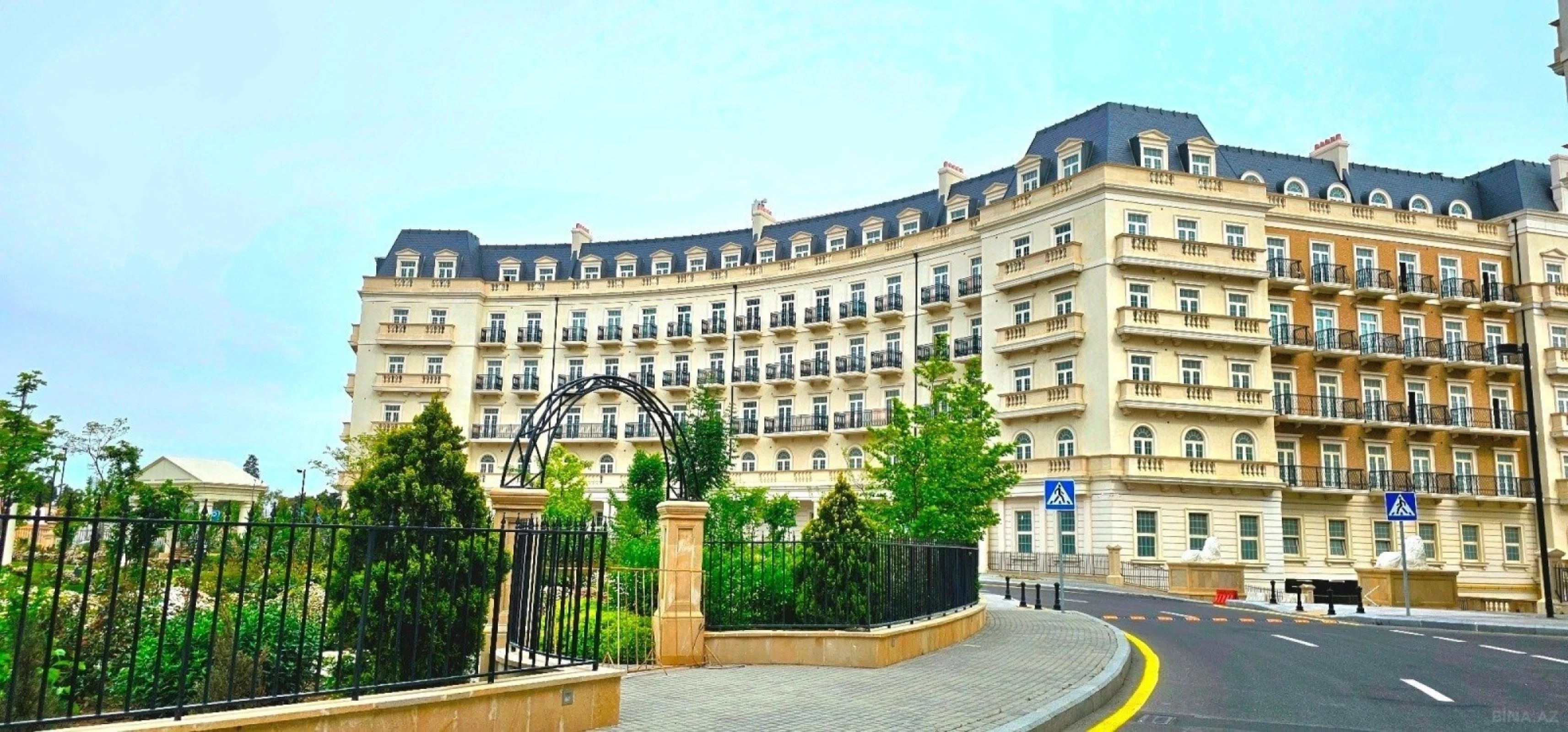 Satılır 5 otaqlı mənzil 231 m²