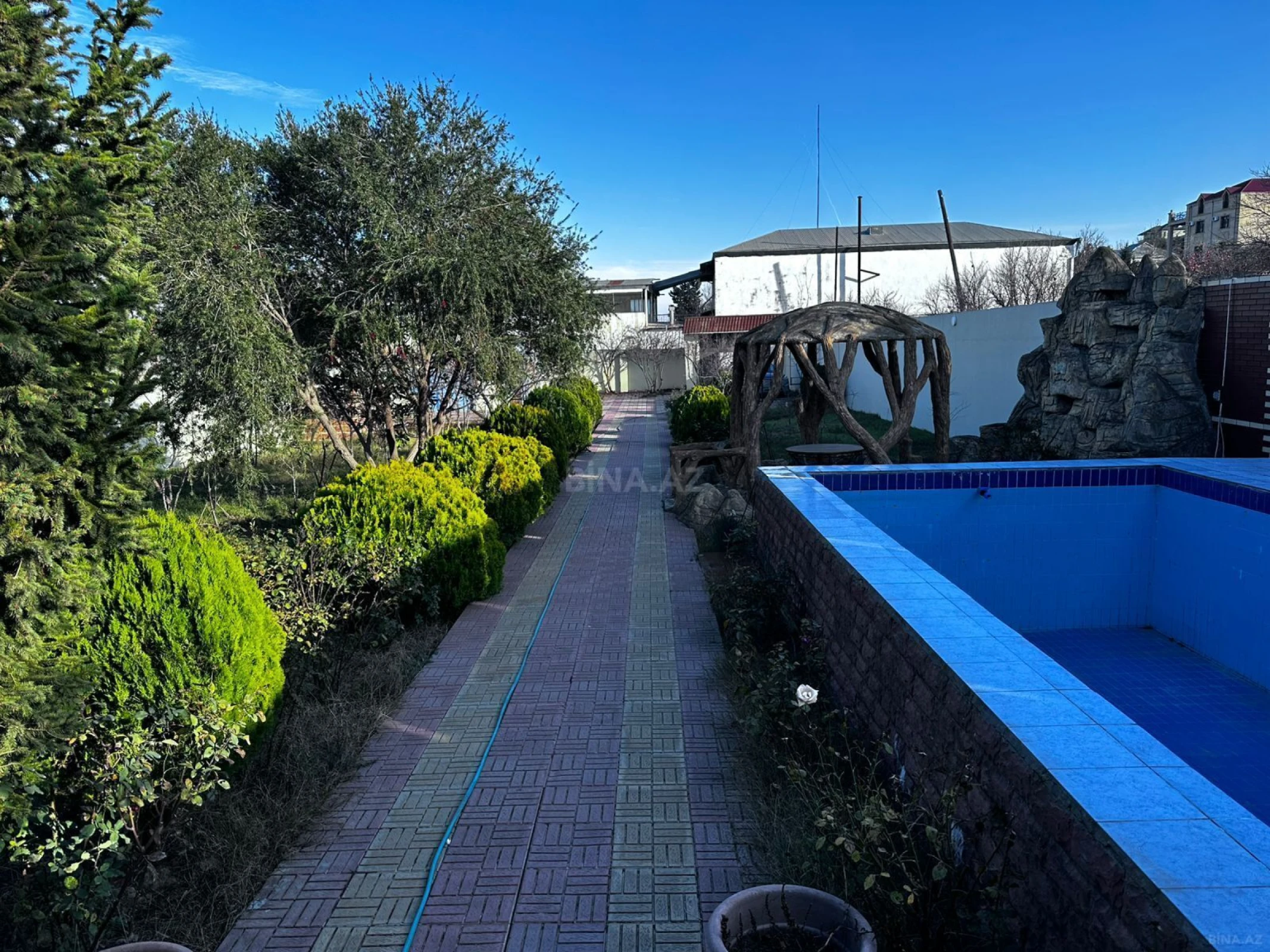 Satılır 4 otaqlı həyət evi 270 m²