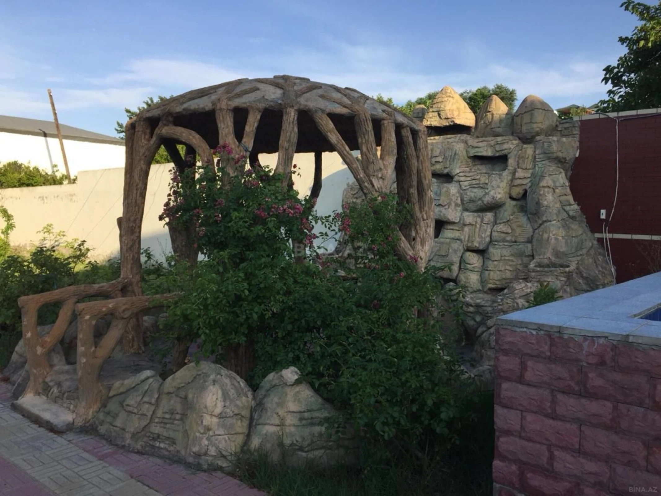 Satılır 4 otaqlı həyət evi 270 m²