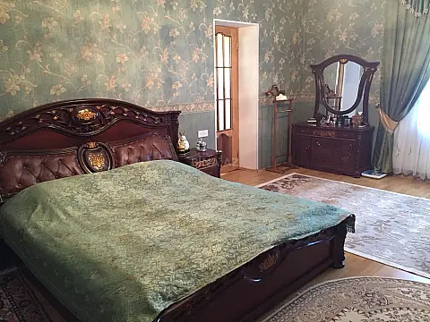 Satılır 4 otaqlı həyət evi 270 m²