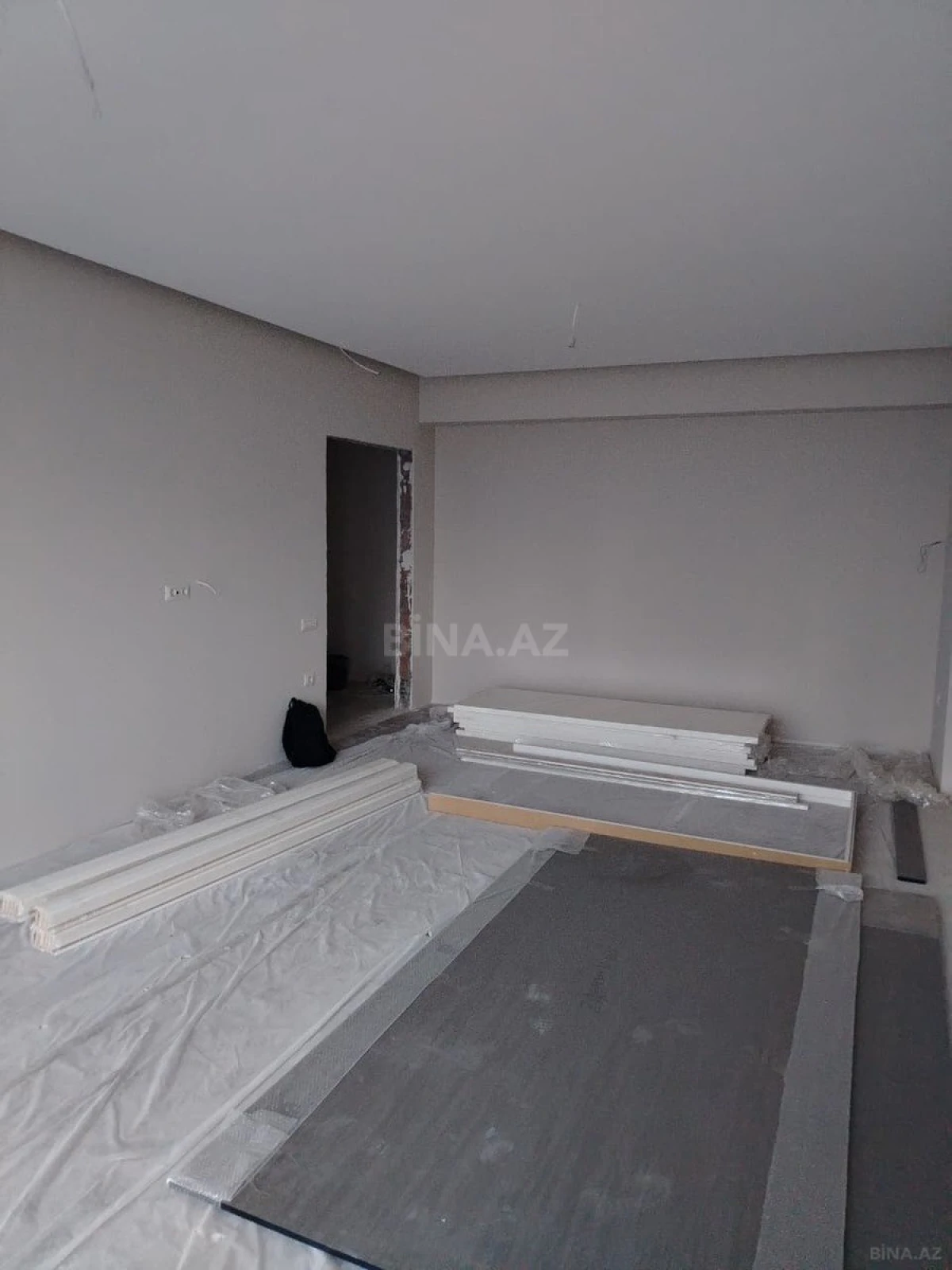 Satılır 4 otaqlı mənzil 130 m²