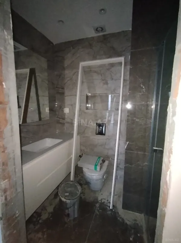 Satılır 4 otaqlı mənzil 130 m²