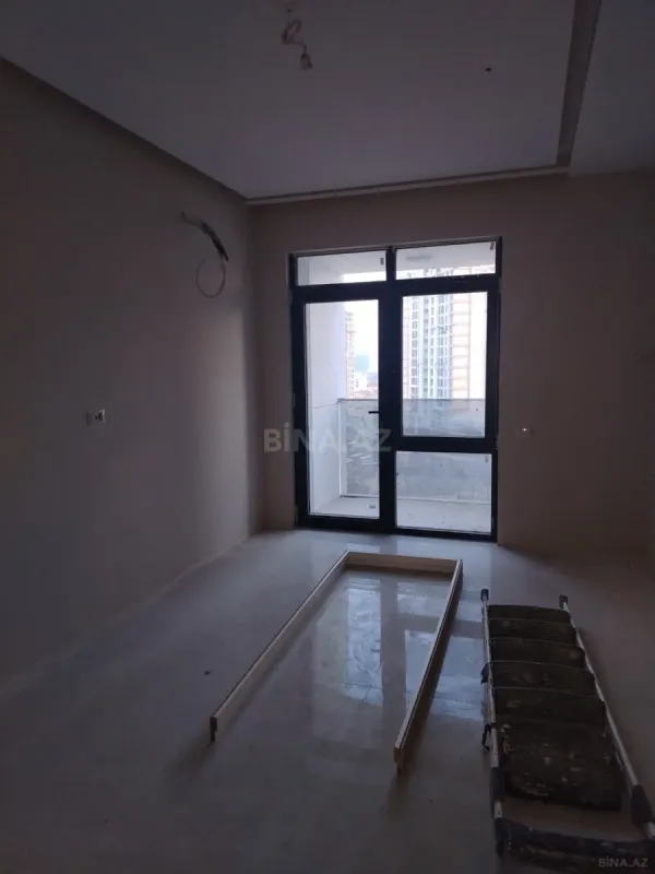 Satılır 4 otaqlı mənzil 130 m²