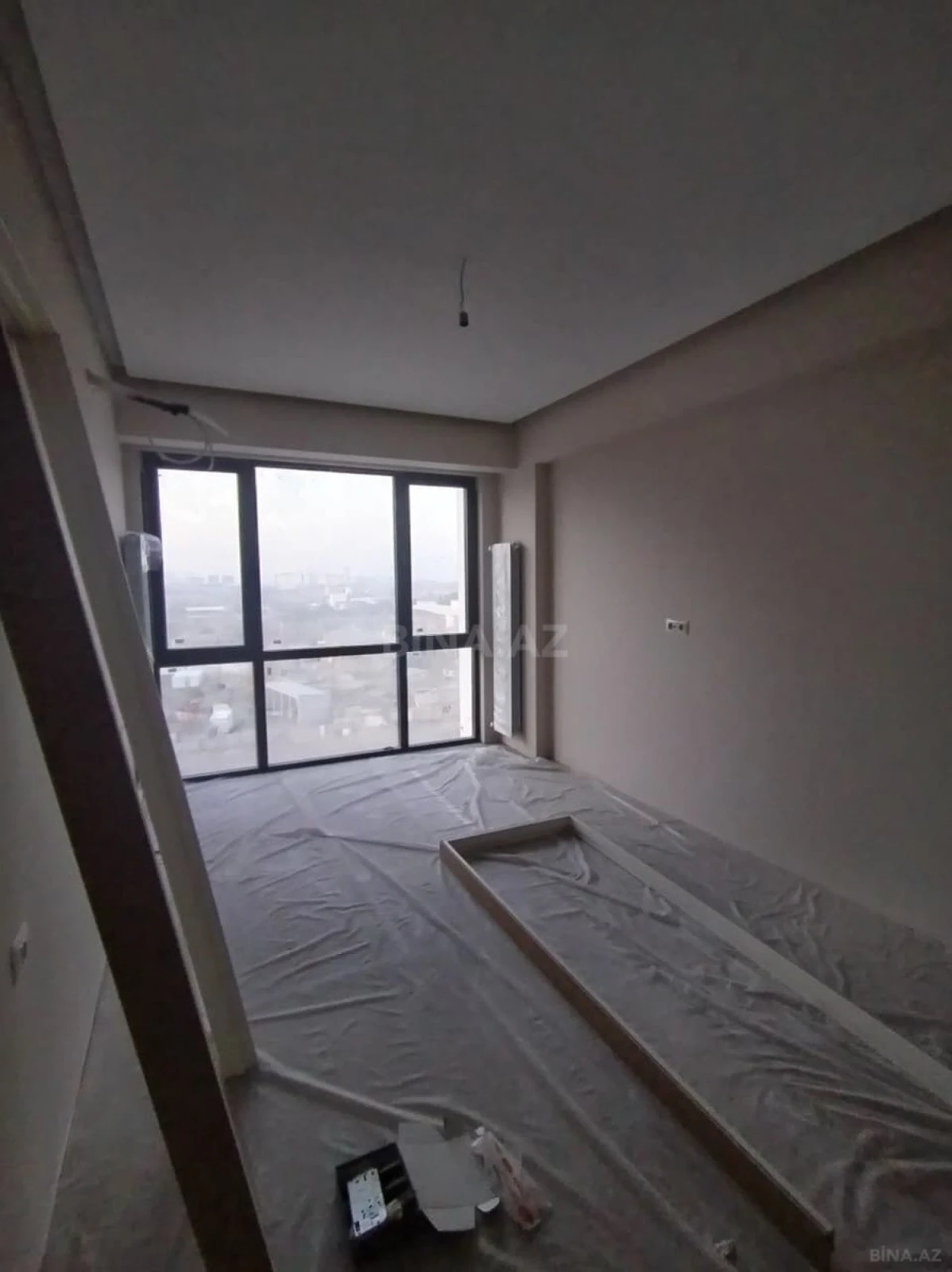 Satılır 4 otaqlı mənzil 130 m²