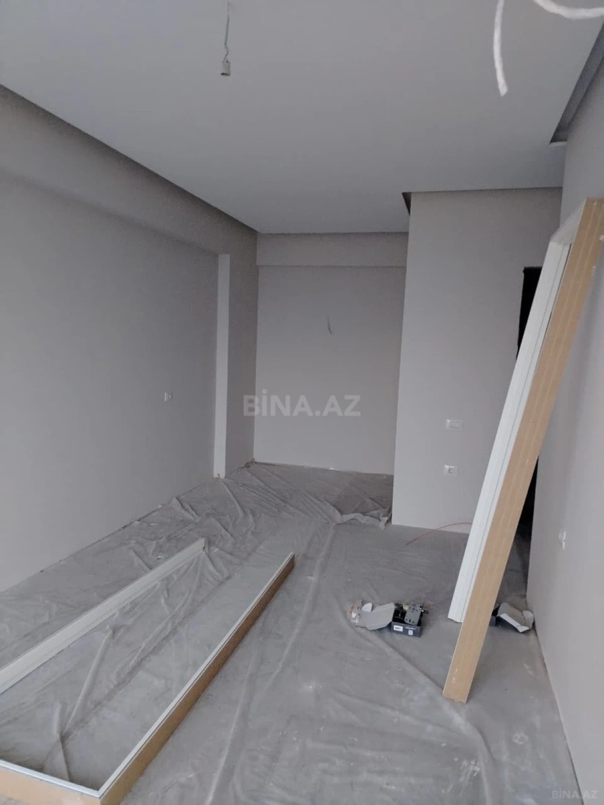 Satılır 4 otaqlı mənzil 130 m²
