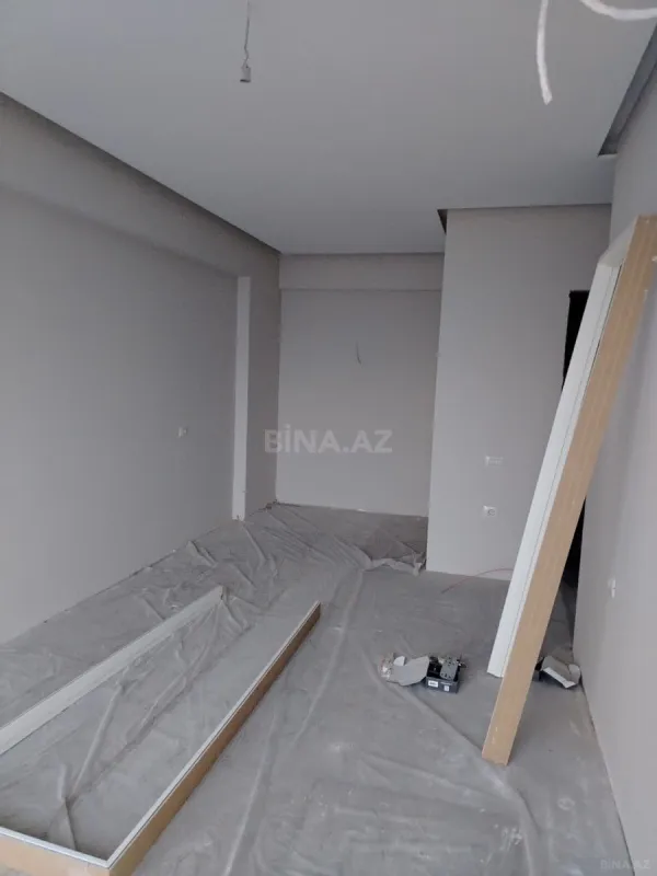 Satılır 4 otaqlı mənzil 130 m²