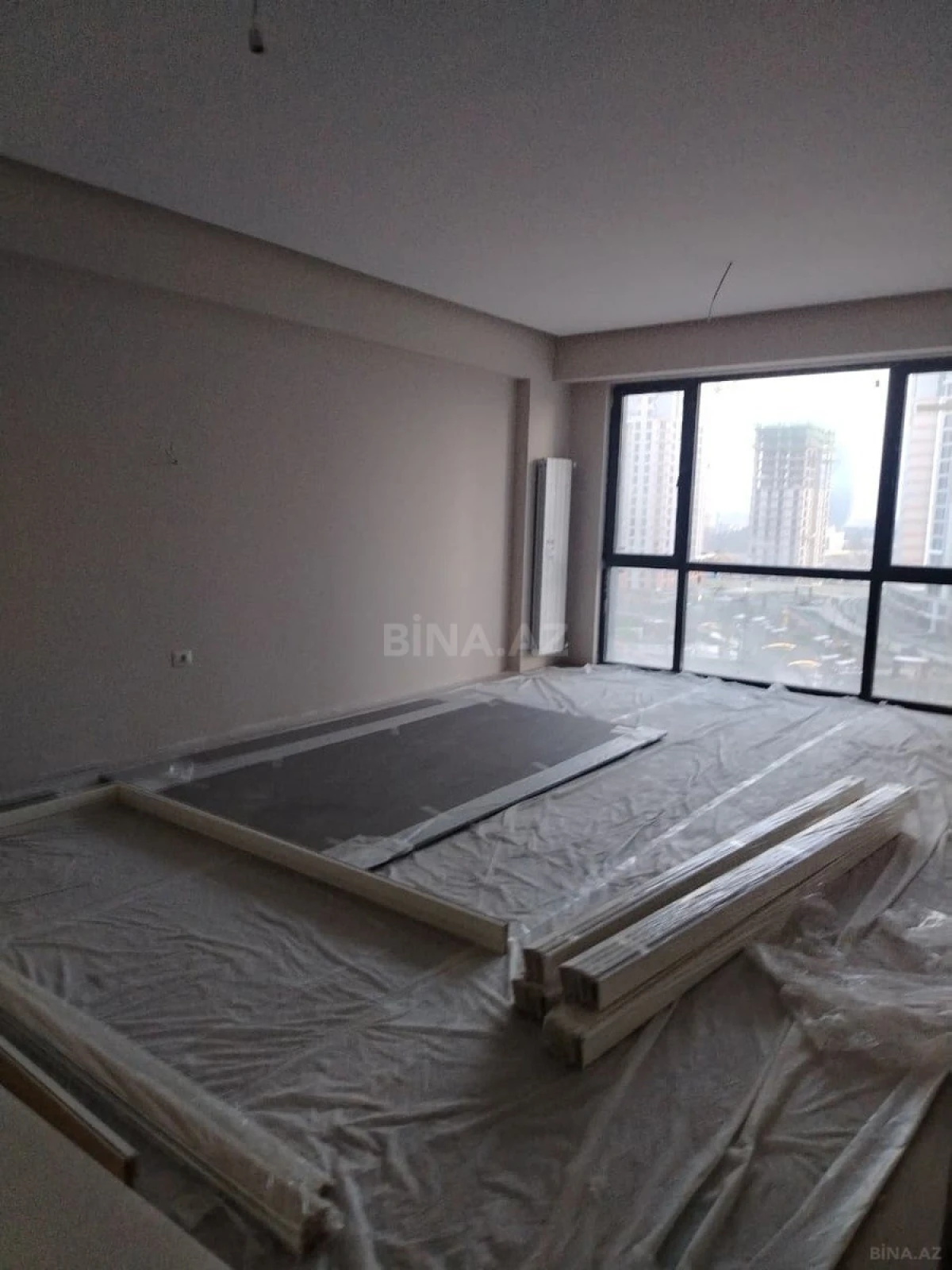 Satılır 4 otaqlı mənzil 130 m²