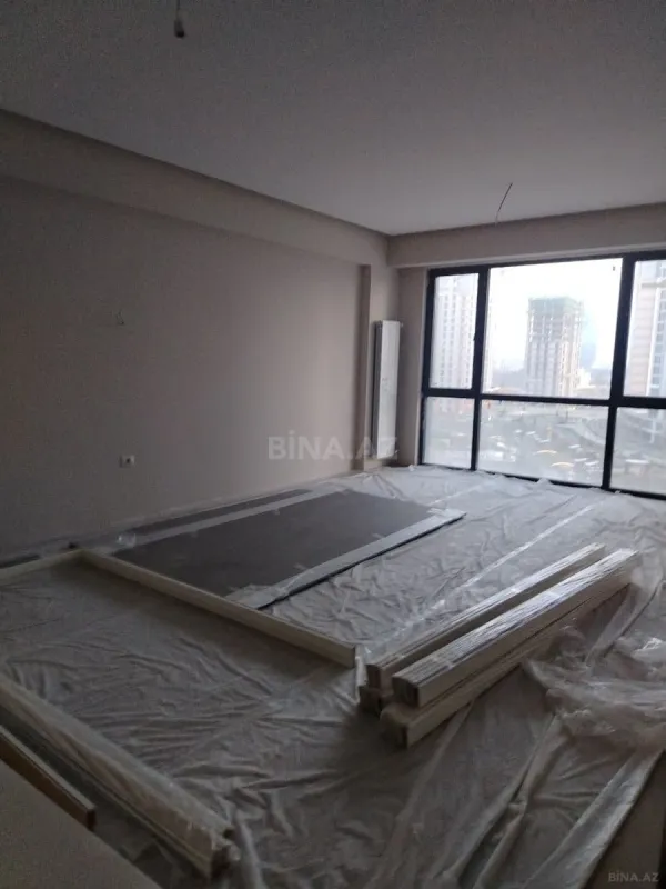 Satılır 4 otaqlı mənzil 130 m²