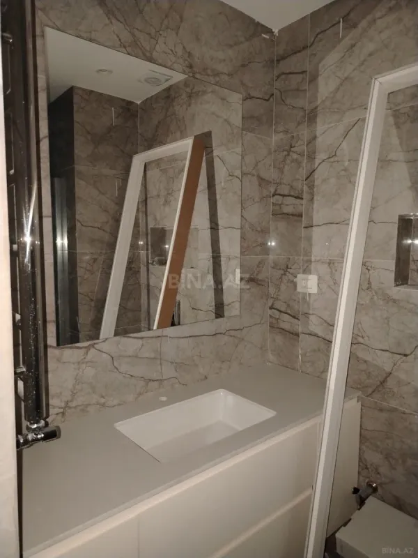 Satılır 4 otaqlı mənzil 130 m²