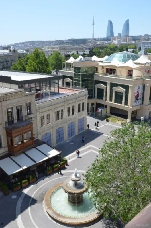 Satılır 5 otaqlı mənzil 240 m²