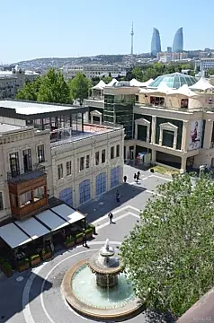 Satılır 5 otaqlı mənzil 240 m²