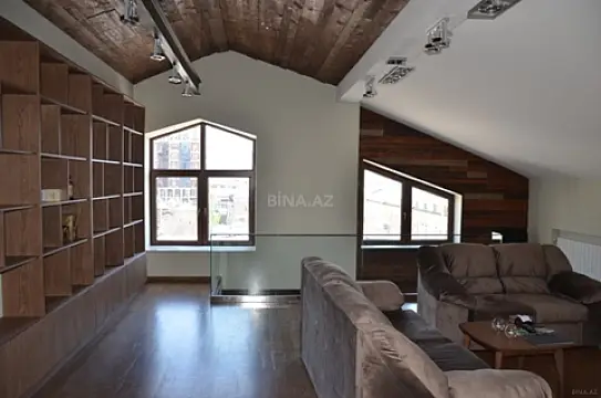 Satılır 5 otaqlı mənzil 240 m²