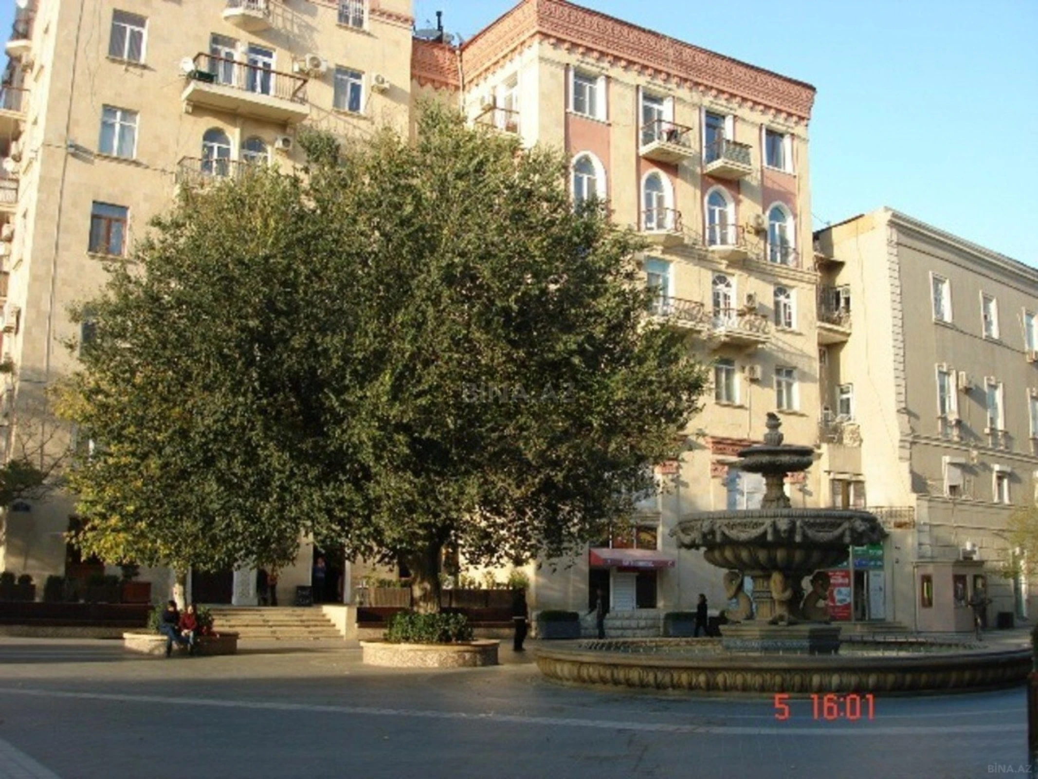 Satılır 5 otaqlı mənzil 240 m²