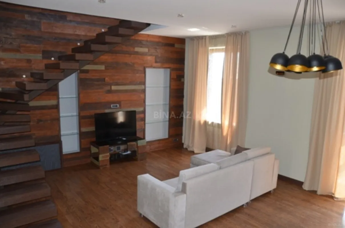 Satılır 5 otaqlı mənzil 240 m²