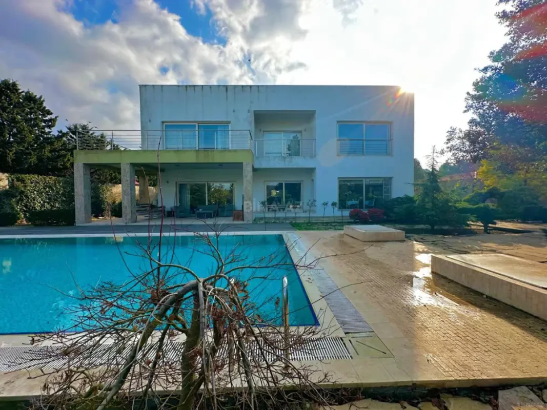Satılır 9 otaqlı həyət evi 750 m²
