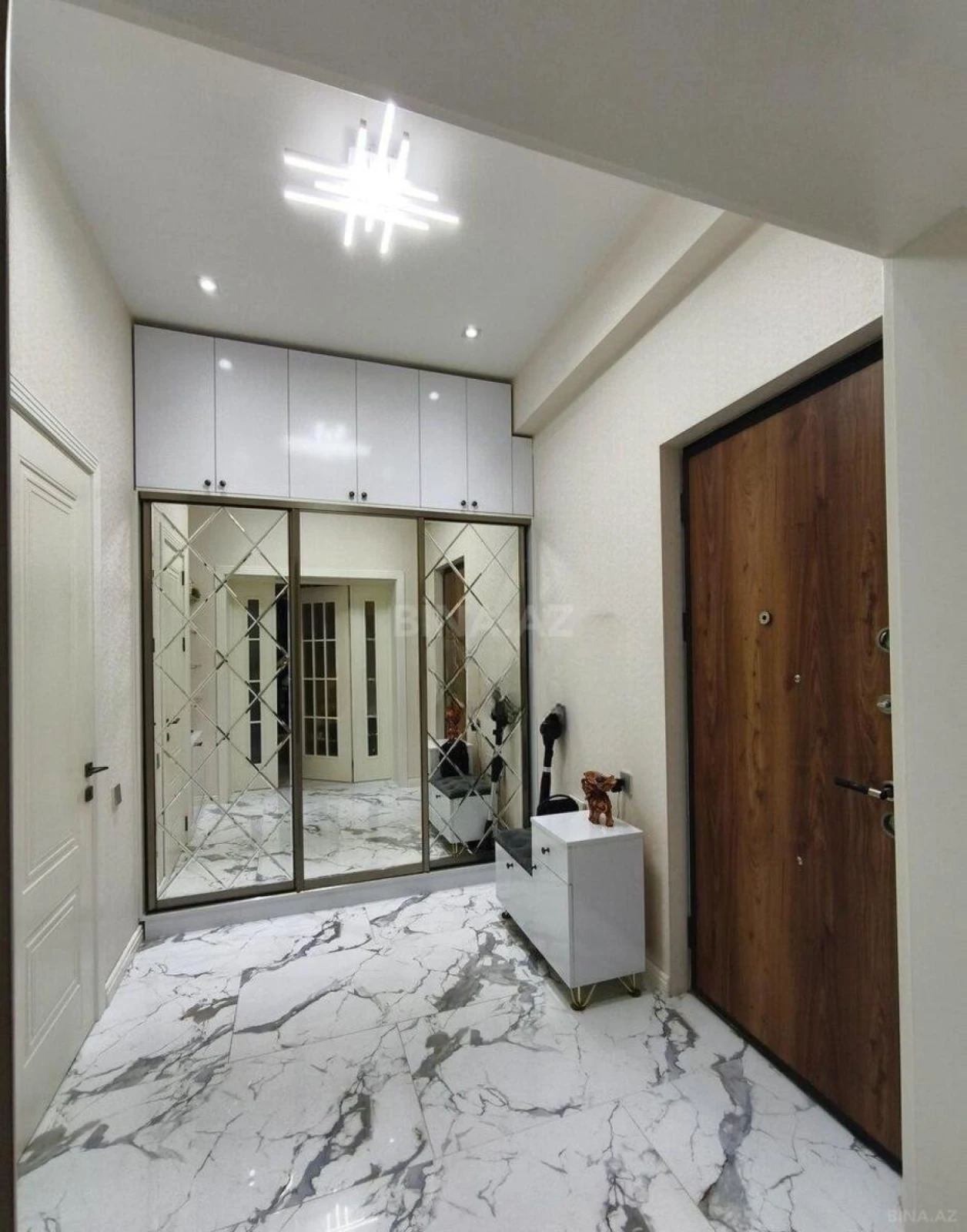 Satılır 3 otaqlı mənzil 98 m²