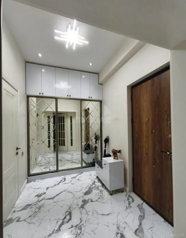 Satılır 3 otaqlı mənzil 98 m²