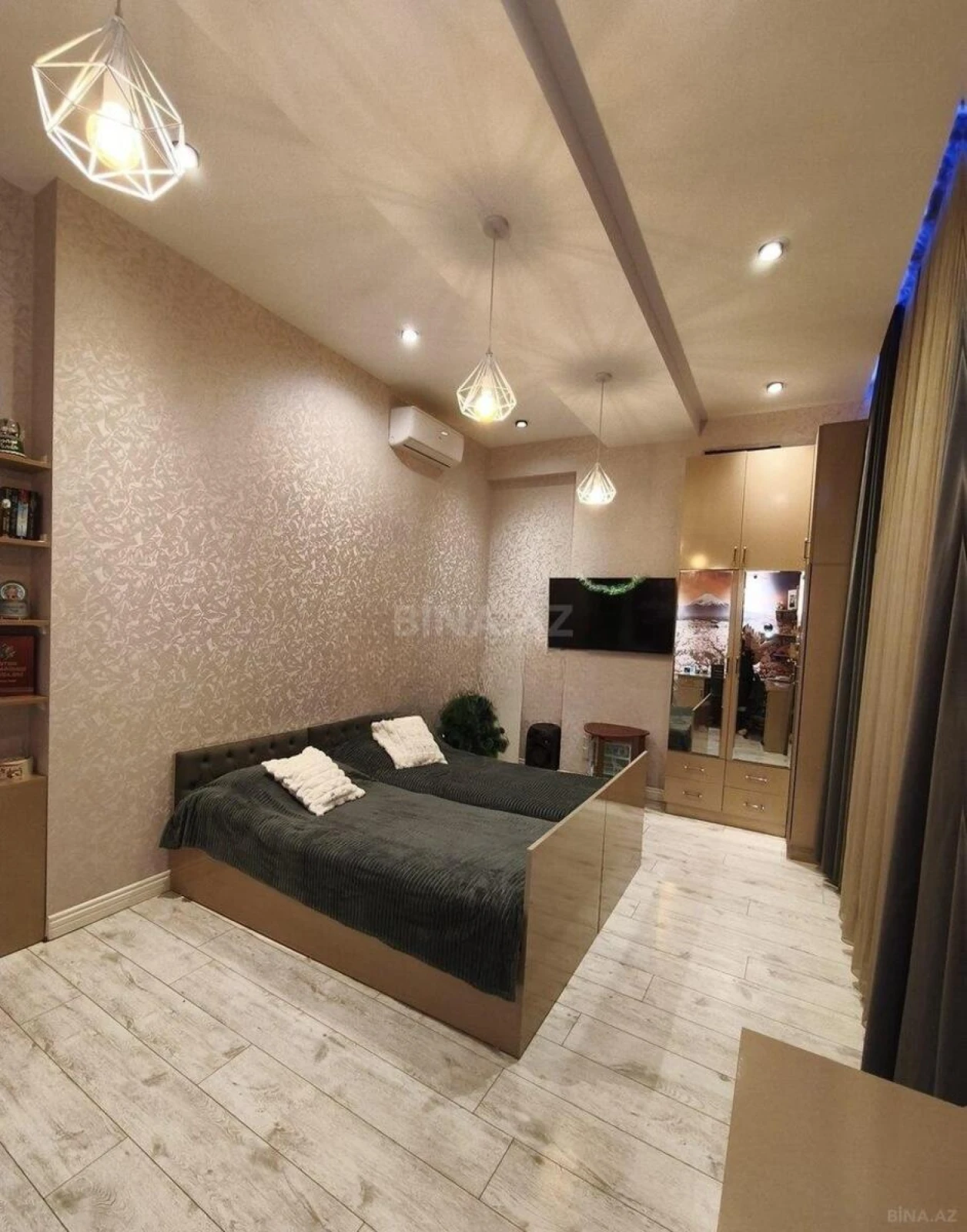 Satılır 3 otaqlı mənzil 98 m²