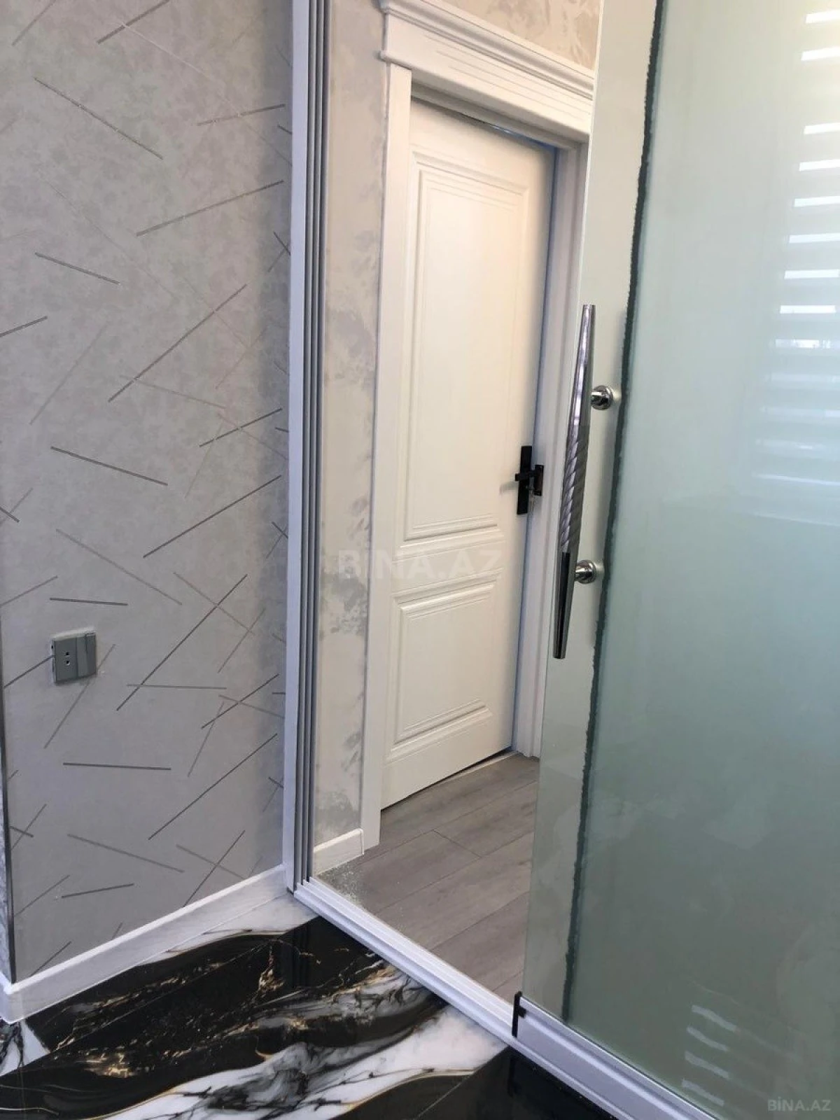 Satılır 2 otaqlı mənzil 79 m²