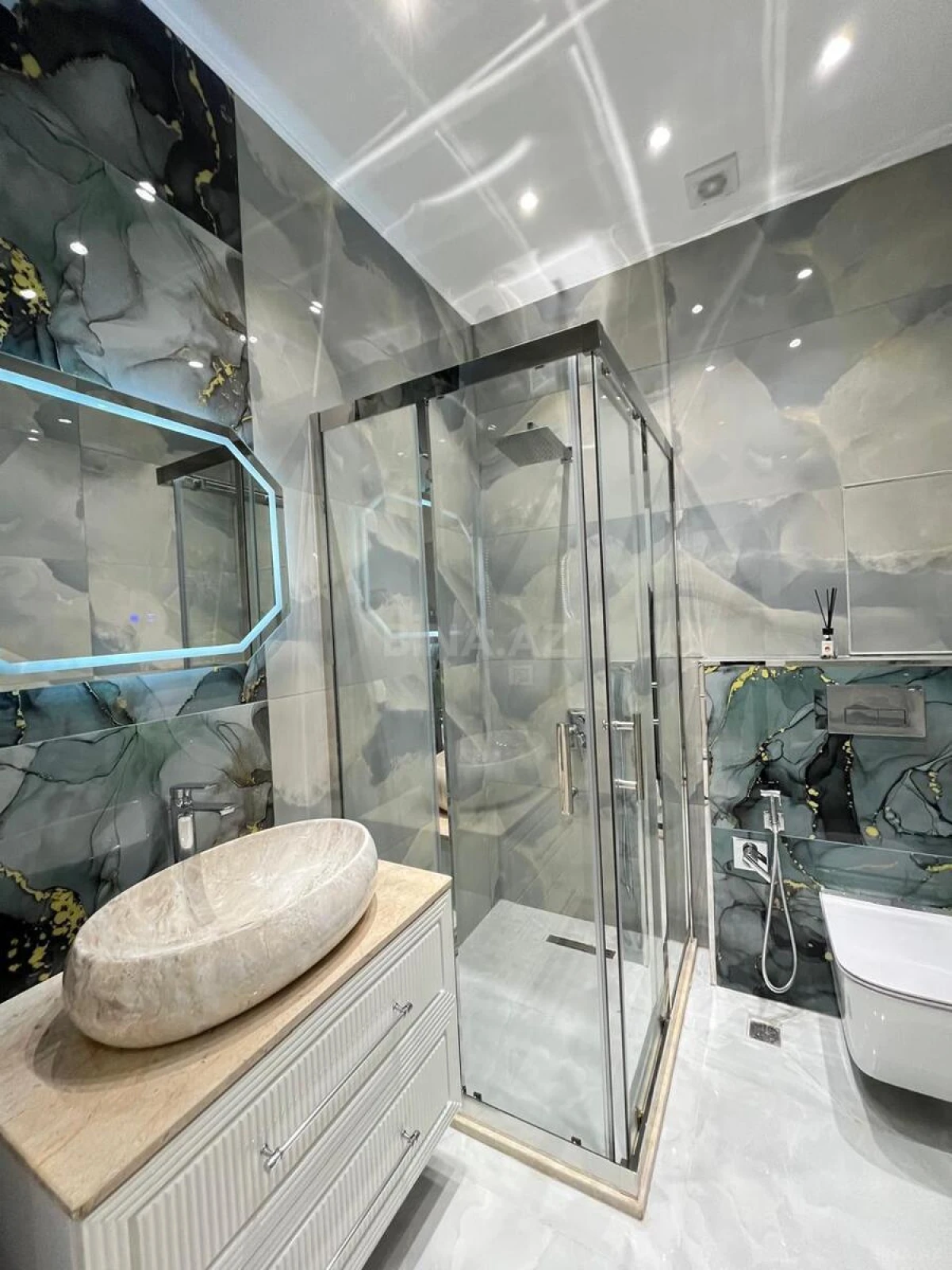 Satılır 3 otaqlı mənzil 108 m²