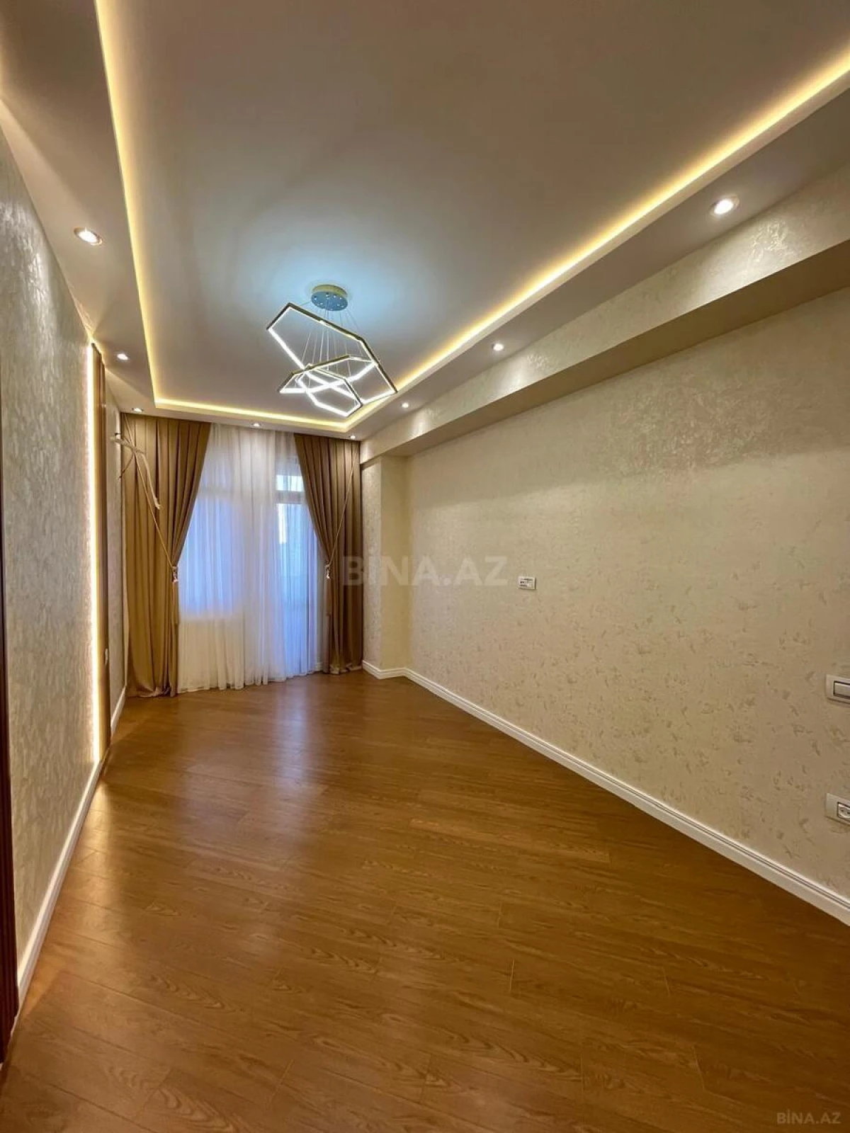 Satılır 3 otaqlı mənzil 108 m²