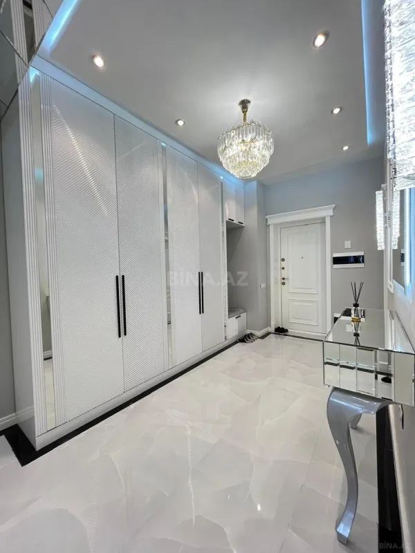 Satılır 3 otaqlı mənzil 108 m²