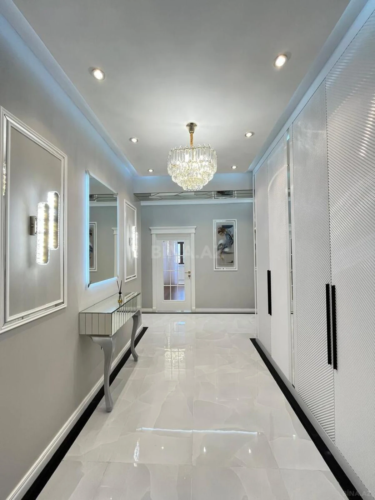 Satılır 3 otaqlı mənzil 108 m²