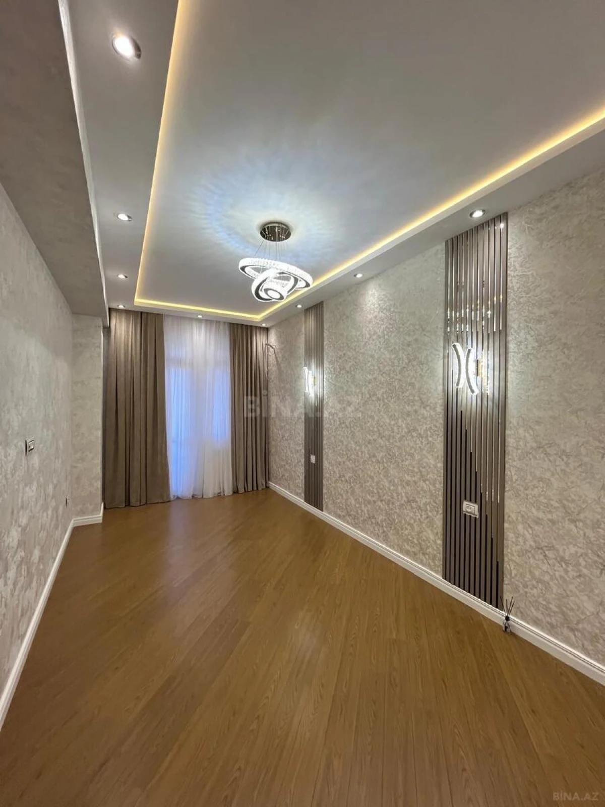 Satılır 3 otaqlı mənzil 108 m²