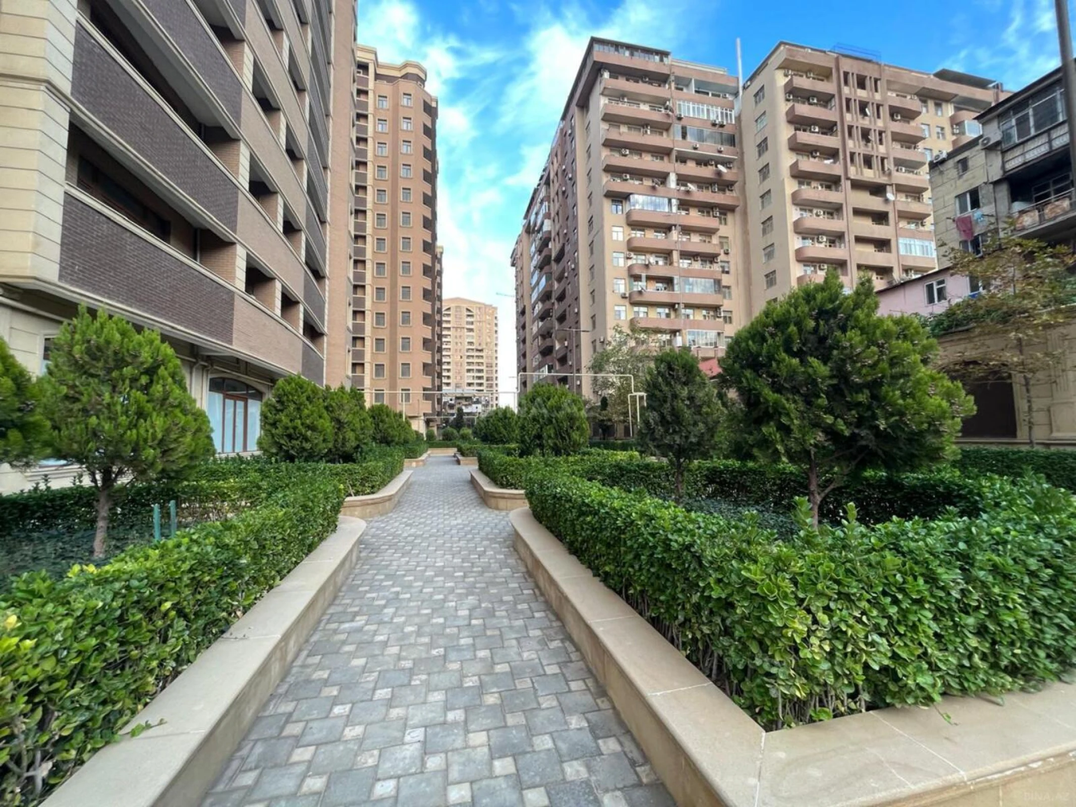 Satılır 3 otaqlı mənzil 108 m²