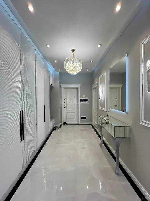 Satılır 3 otaqlı mənzil 108 m²