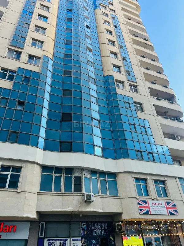 Satılır 3 otaqlı mənzil 135 m²