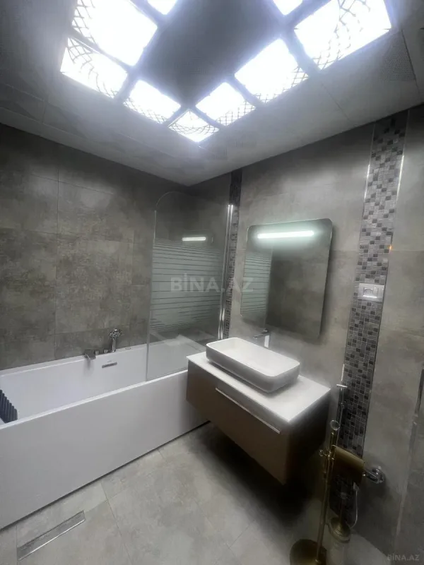 Satılır 3 otaqlı mənzil 135 m²