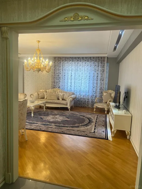 Satılır 3 otaqlı mənzil 135 m²
