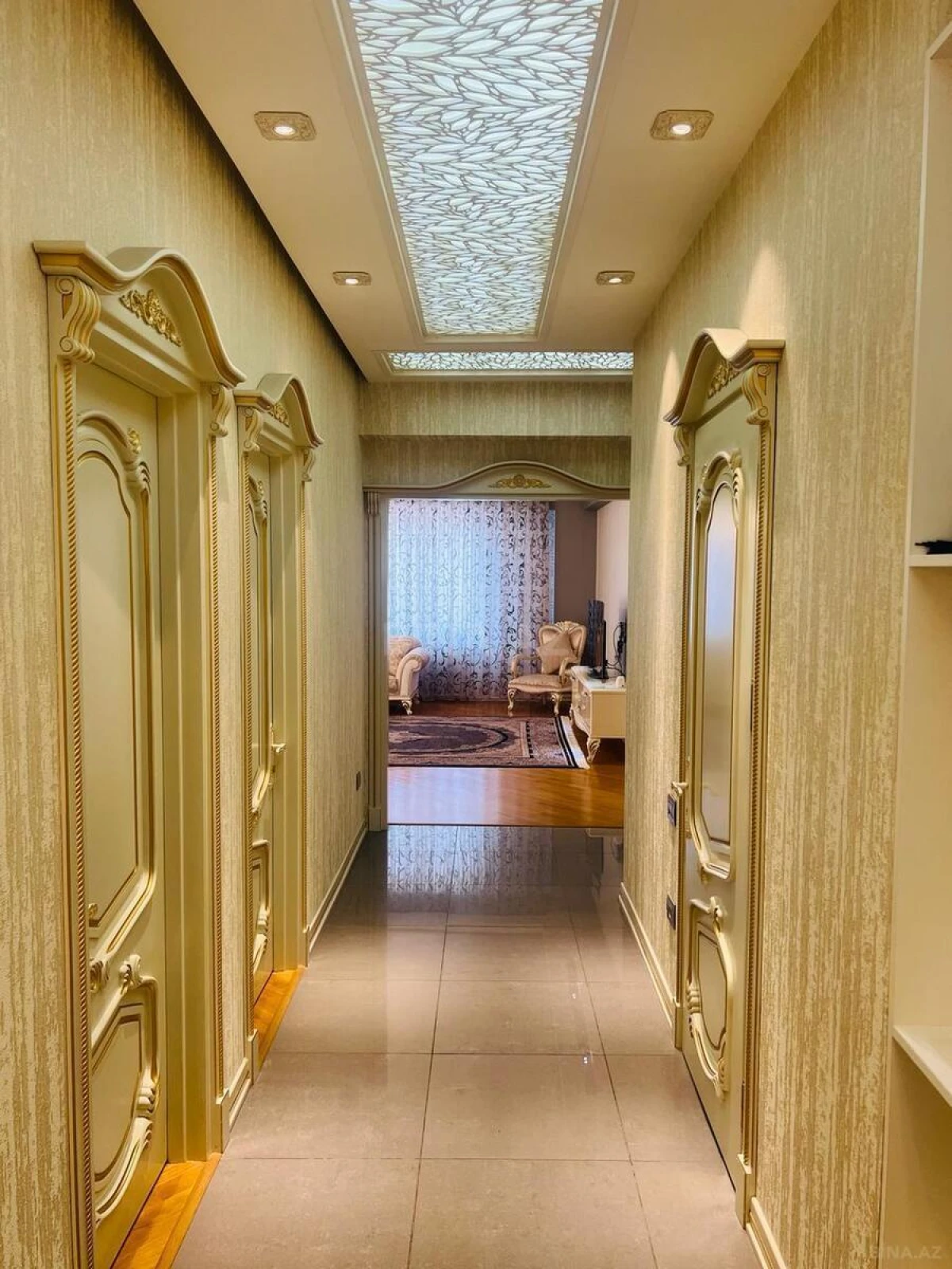 Satılır 3 otaqlı mənzil 135 m²